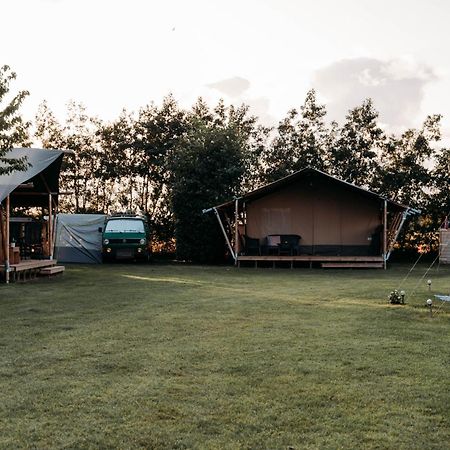 Finse Woning Op Camping De Tulpenweide Breezand Luaran gambar