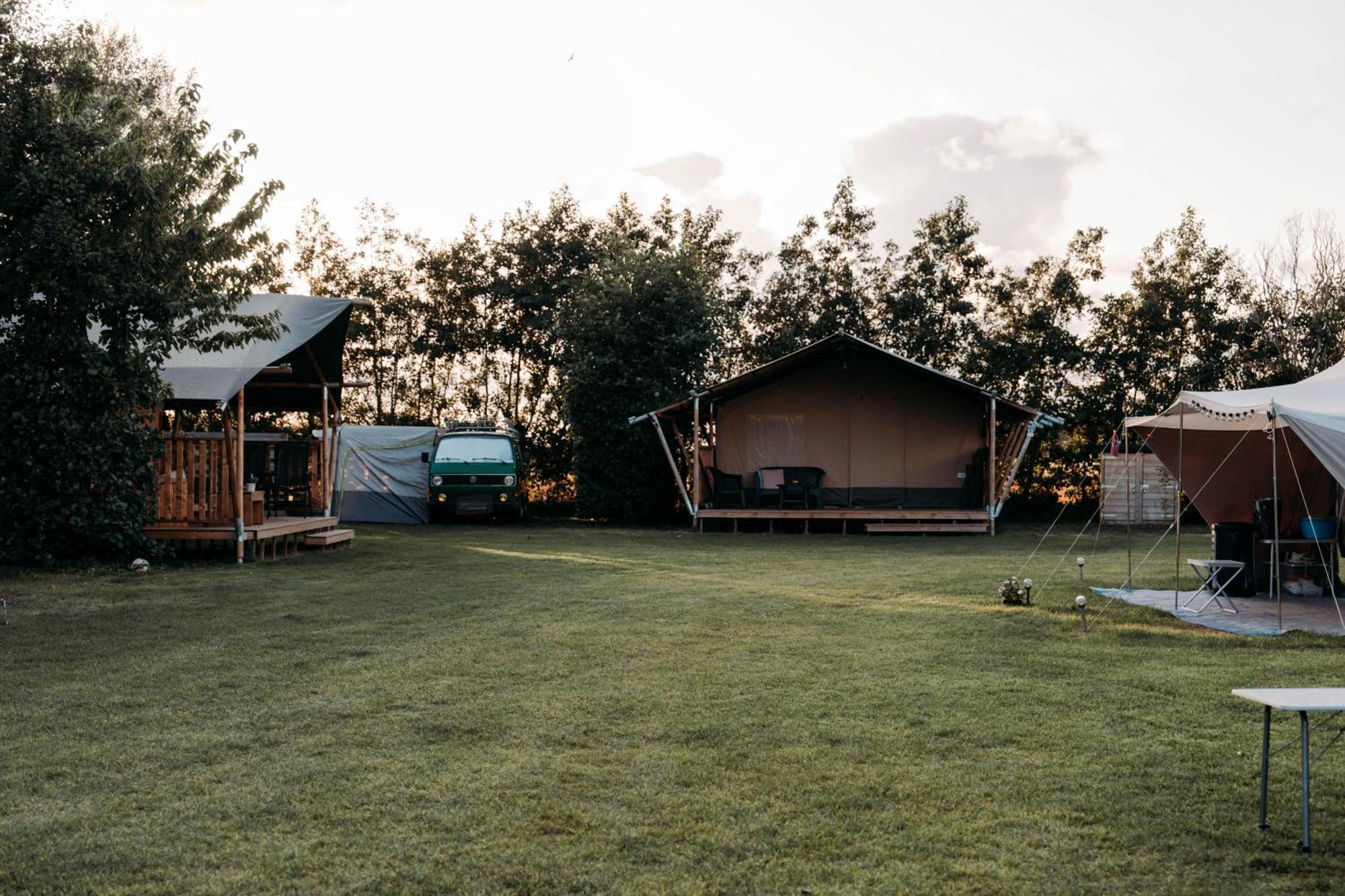 Finse Woning Op Camping De Tulpenweide Breezand Luaran gambar